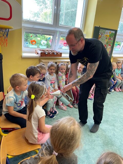 8703DA33-95A1-4DE5-B78B-0CC204AFBD54